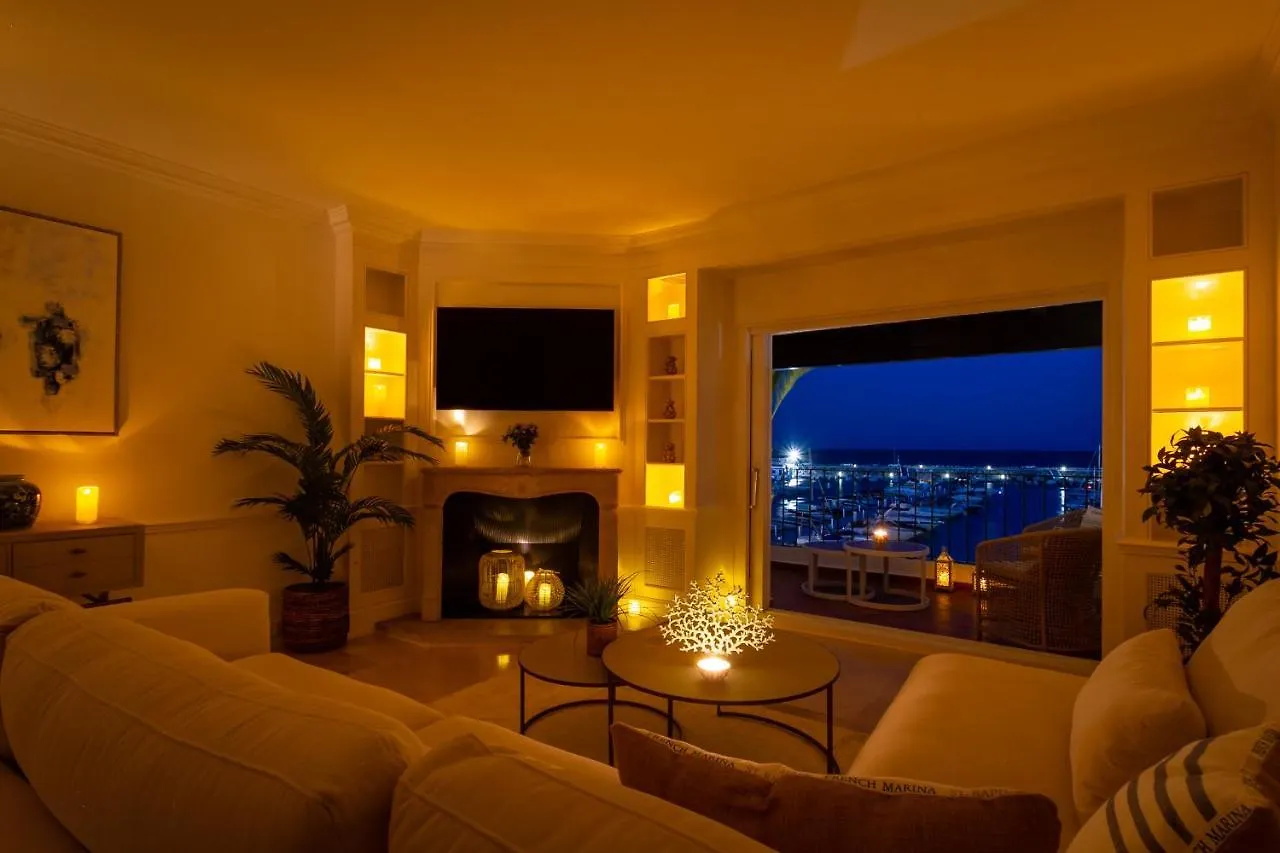 Marbella Banus Suites - Puerto Banus Marina Harbour Seafront Apartment Spain